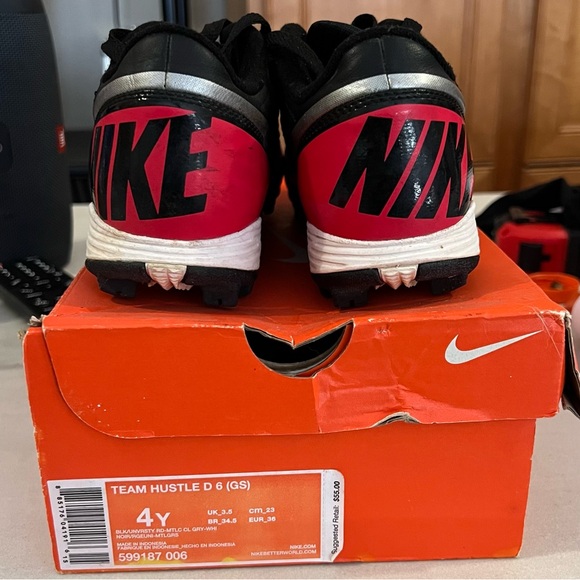 Nike Football cleats. Good condition. - Picture 6 of 6